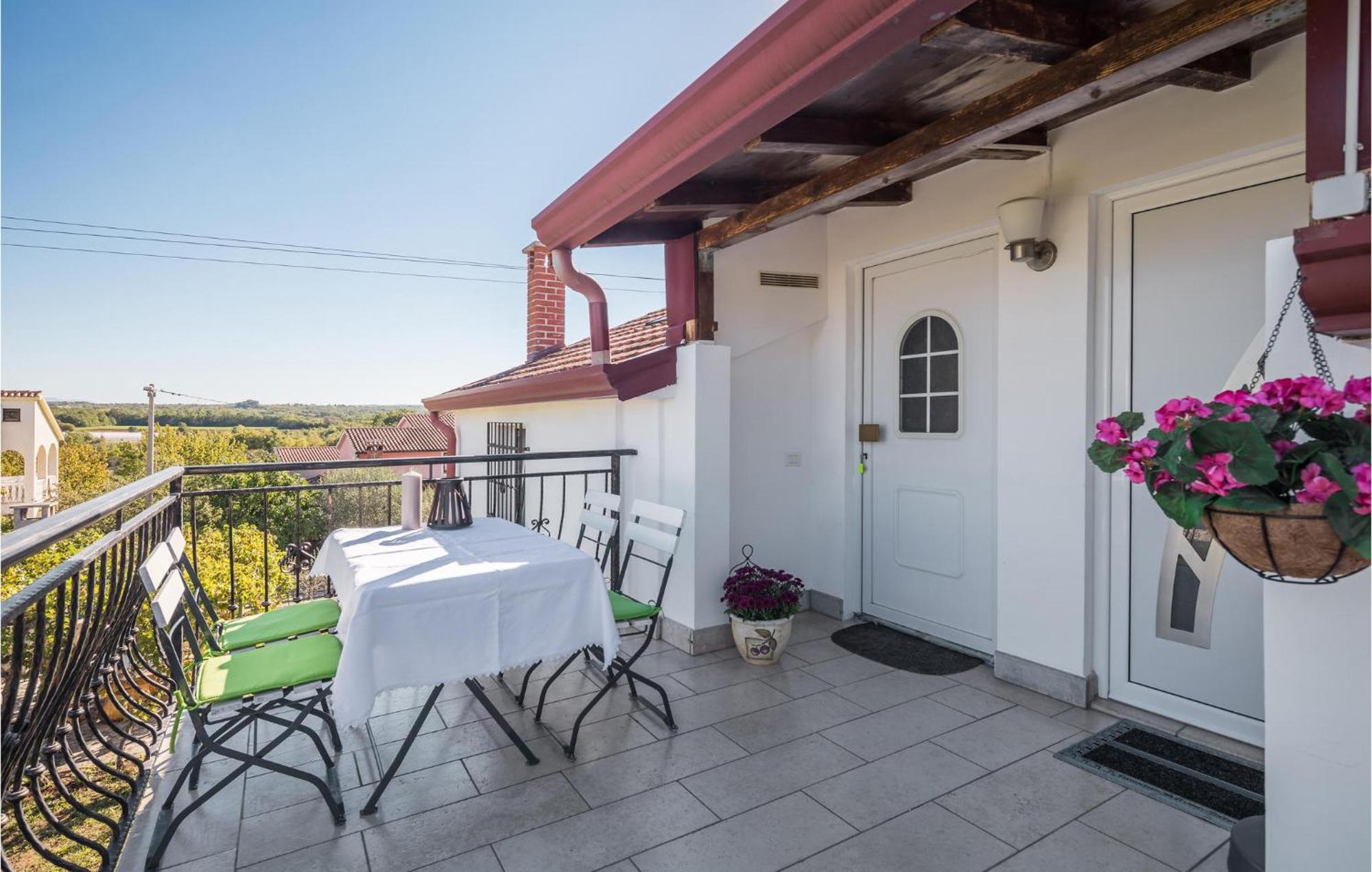 Gorgeous Apartment In Musalez With Kitchen Zewnętrze zdjęcie